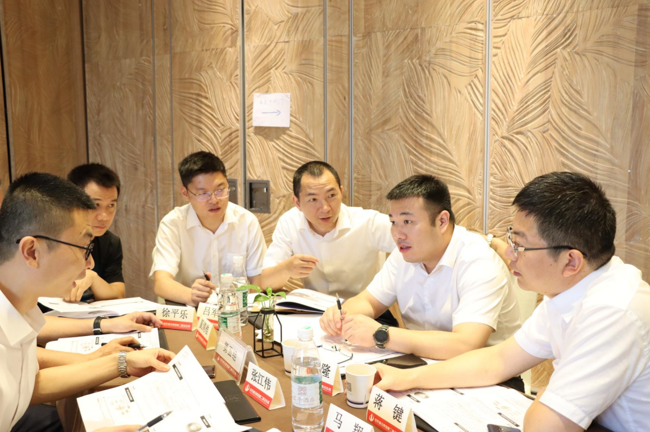 2021年6月25日-26日，尊龙时凯二建组织开展了2021年中高层主管执行力培训。本次培训特邀清华、北大、上海交大总裁班讲师，中国企业家协会特聘高级讲师许晋老师进行授课。