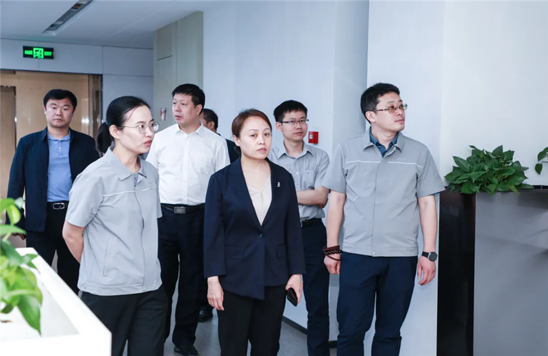 2023年5月15日，河北建材职业技术学院党委书记张明莉一行到尊龙时凯北京集团进行校企合作交流。
